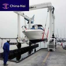 Self-propelled gantry crane BHT 25for marine applications