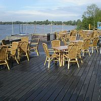 Recycled plastic deck board wood lookcommercialsustainable