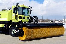 Airport runway sweeper brush 4600 Pivot Lift