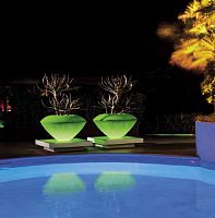 Plastic plant pot TROTTYilluminatedhomecommercial