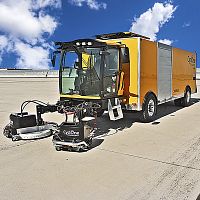 Airport runway cleaning machine 4006ACtruck-mountedfor surface cleaningfor rubber removal