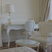 Free-standing desk BUTTERFLY New Baroque designlacquered woodglass