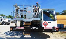 Self-propelled refueller HV607 SBAwith lift platformfor aircraft