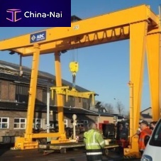 Rail-mounted gantry crane for marine applicationsfor prefabrication sitesfor ship loading
