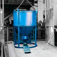 Screening bucket for loaders