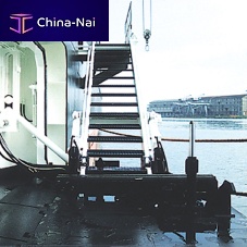 Boarding platform for ships