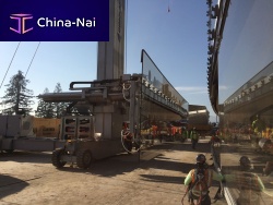 Crane with suction cup mobilebuildinglifting