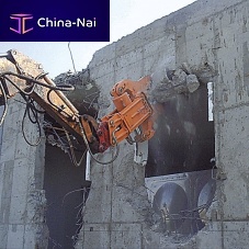 Concrete demolition crusher AKC