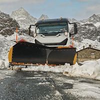 Small vehicle snow-plow Unix