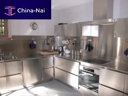 Kitchen base cabinet floor-mounted