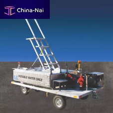 Self-propelled potable water cart WSC400towedfor airport