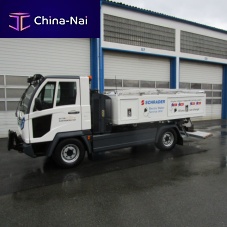 Self-propelled potable water truck WSU with lift platformfor airport