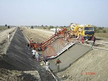 Concrete paver 3 - 20 m | RCP750rubber-tiredfor channelsfor concrete slabs