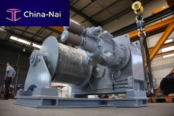 Ship winch Air towingair drivewith spooling device
