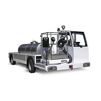 Self-propelled potable water truck with lift platformfor airport