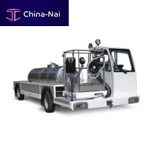 Self-propelled potable water truck with lift platformfor airport