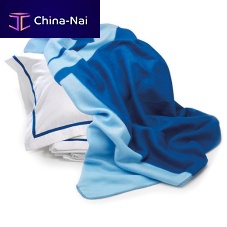 Aircraft cabin blanket