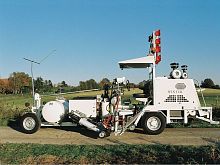 Self-propelled paint striping machine WPTE 1000 Kombifor thermoplasticsfor runway