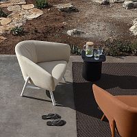 Contemporary armchair Tuilefabricleathermetal
