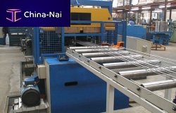 Automated welding line for traysfor wire meshwelding