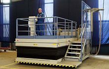 Fuselage access platform fixed