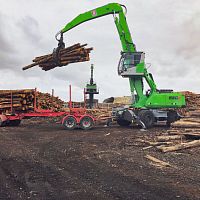 Swing-arm log loader 830E Trailermobiletrailerable