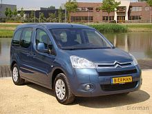 Minivan wheelchair accessible vehicle Berlingo WAVrear-entry