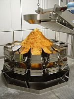 Multihead weighing machine for the food industrywith vibratory feederautomatic
