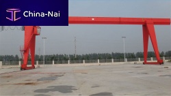 Single-girder gantry crane for heavy loads