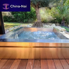 Built-in hot tub above-groundsquare4-seater