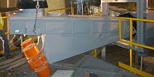 Vibrating feeder for bulk materialsfor heavy loads