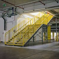 Straight staircase TECHNICALspiralhalf-turnmetal step