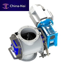 Blade lump breaker for powders