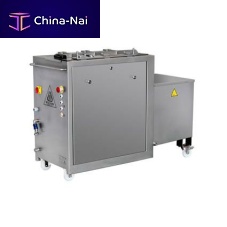 Automatic cleaning machine for the food industrymobilewith desinfection