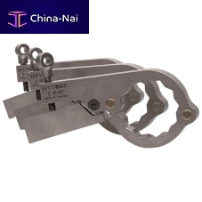 Magnetic backup wrench