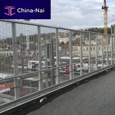 Rigid wire mesh partition