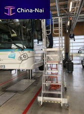 Work platform BEESAFEINDUSTRIaccessrollerfor the automotive industry
