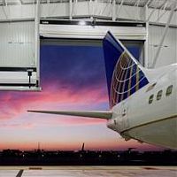 Folding hangar door for aircraft