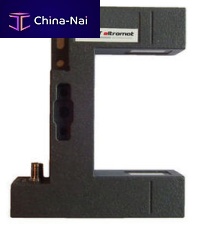Ultrasonic web edge sensor