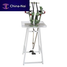 Eyeleting machine with 2 heads