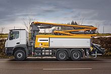 Mobile concrete pump 24 XHtruck-mounted