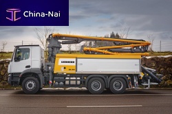 Mobile concrete pump 24 XHtruck-mounted