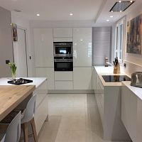 Contemporary kitchen IMAGE 05Corian®
