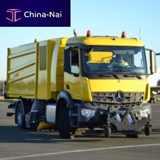 Airport runway sweeper MaxPowa V95t aeroride-onelectricFOD