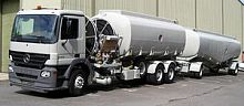 Self-propelled refueller 7A for airport