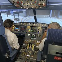 Aircraft simulator FTD 2trainingwith enclosed cockpitFTD