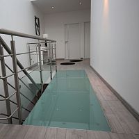 Steel walkway glassinteriorprecast