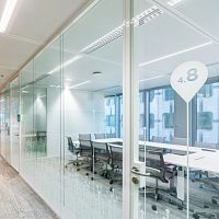 Removable partition ULTEEM : VERRE AFFLEURANT SUR CADREglazedfor officestransparent