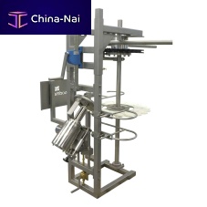 Foodstuff cutting machine .