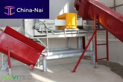 Tunnel type metal detector for conveyorwith conveyorfor the food industry